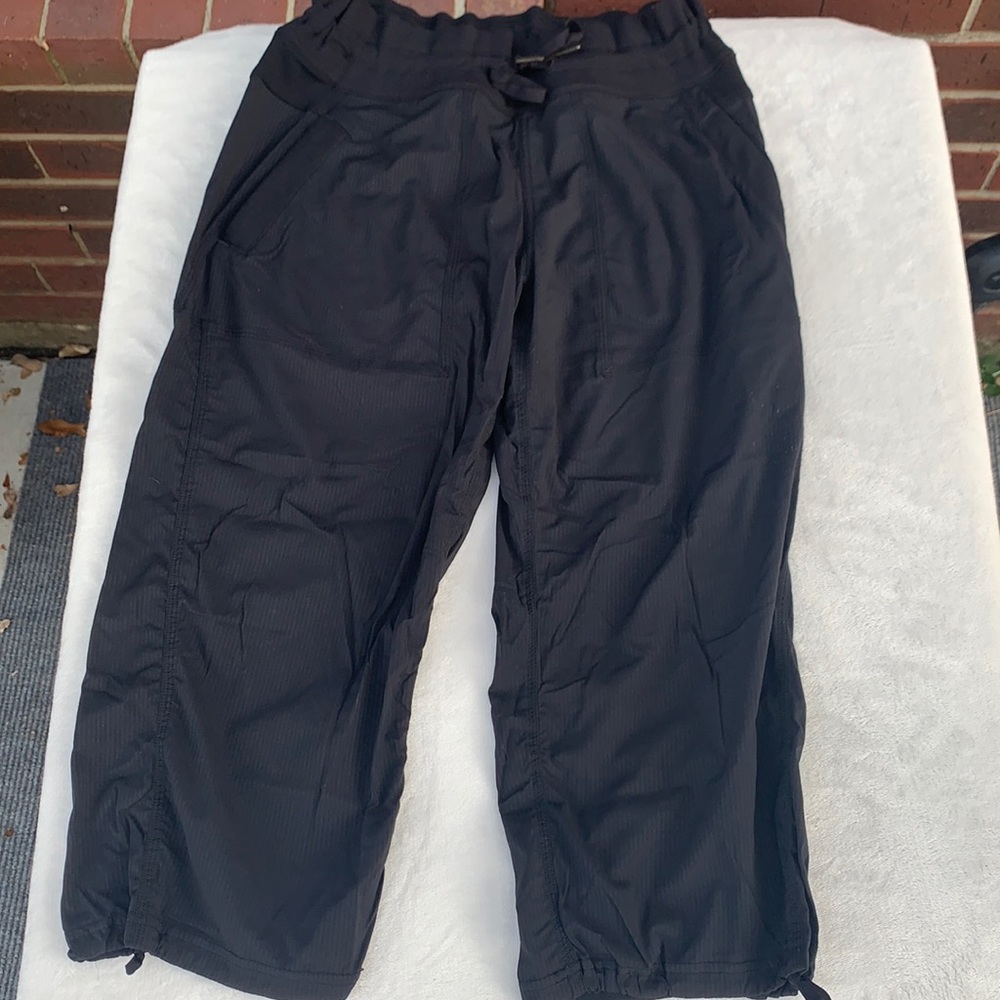 Lululemon lightweight Capri pant sz 8